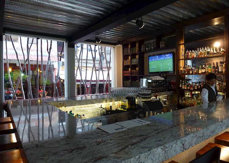 El Mapi, Bar