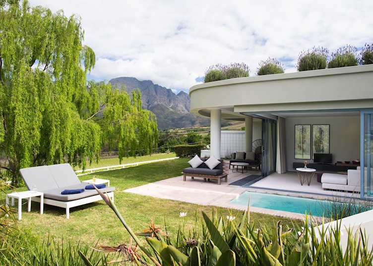 Cap Classique pool area at Mont Rochelle