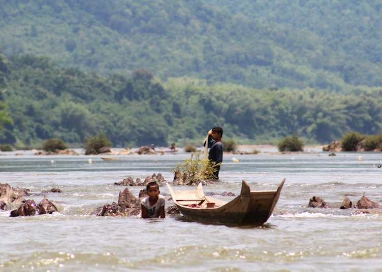 Children fishing in the Nam Ou