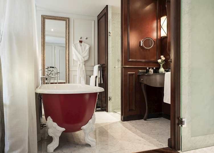 Deluxe bathroom, Hotel des Arts, Saigon
