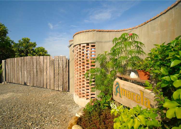Front entrance at Amarela