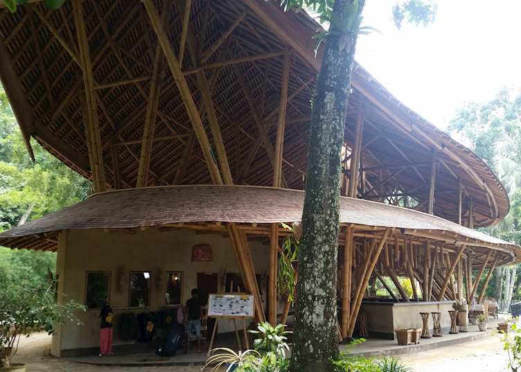 Bukit Lawang Ecolodge restaurant and lobby