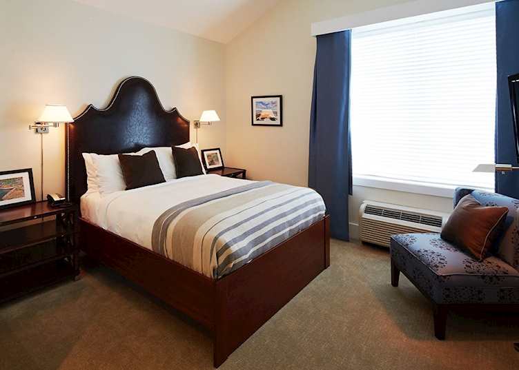 Landing Guestroom, The Boathouse Waterfront Hotel, Kennebunkport