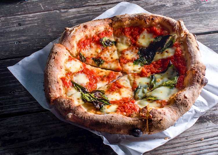 Woodfire margherita pizza, Naples