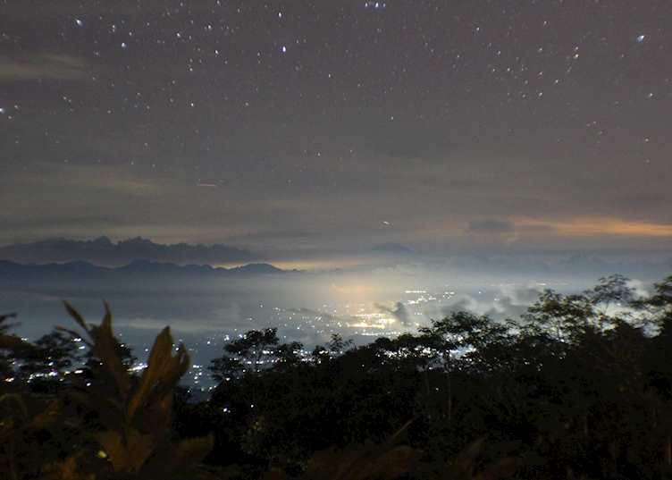 Munduk Moding Plantation - Night View over Pemuteran