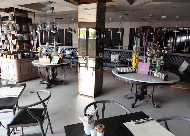 Restaurant, Riva Surya