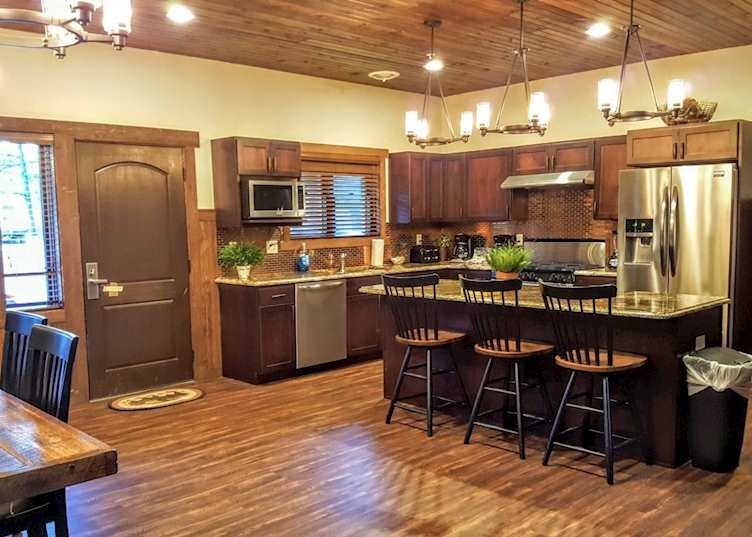 Speciality Cabin Tatanka Interior Dining