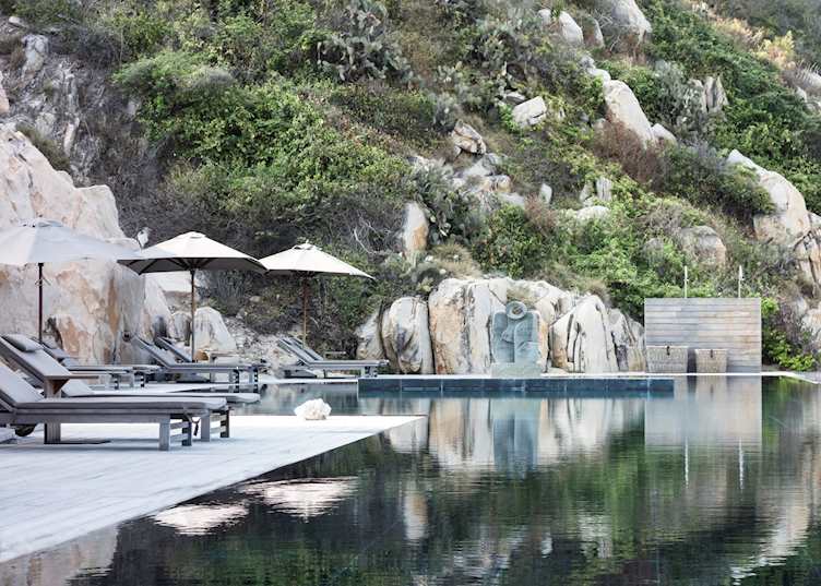 Beach club swimming pool, Amanoi