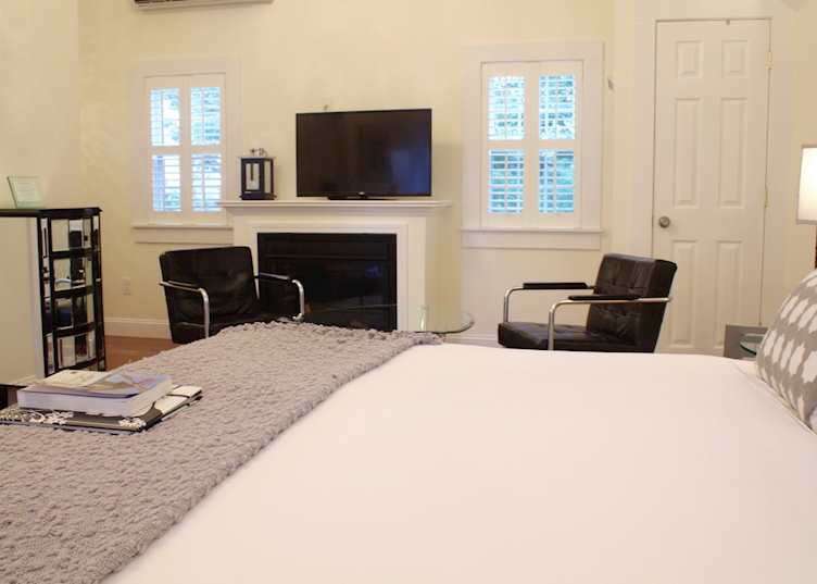 Platinum Pebble Inn Luxury Superior