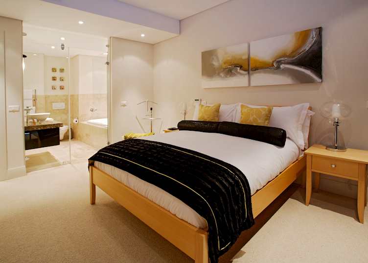 2 Bedroom luxury Waterfront