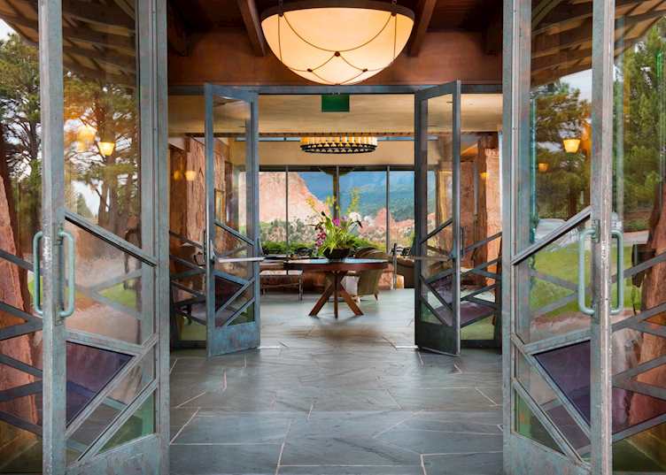 Garden Of The Gods Resort entry lobby