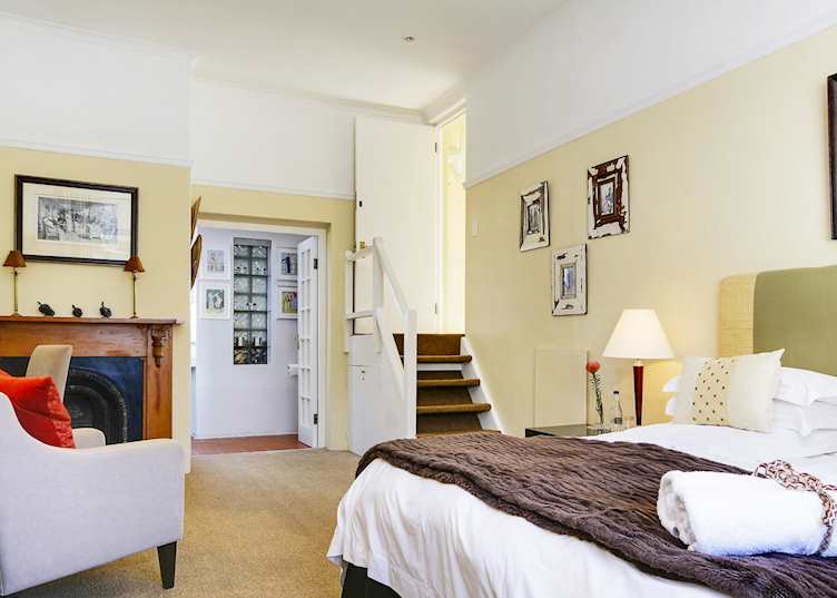 Liberty Lodge, Rhodes room