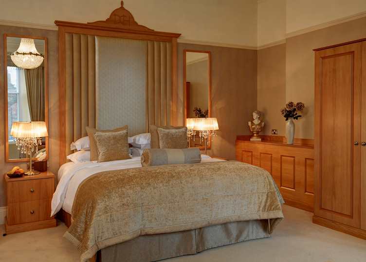 Best Western Plus Dean Court, York