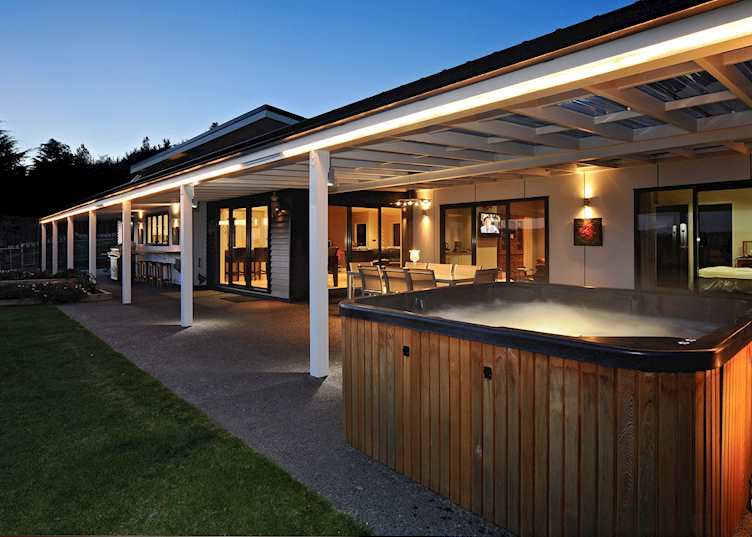 City Lights Boutique Lodge at night, Rotorua
