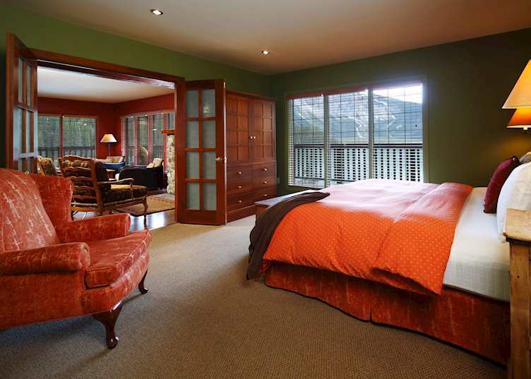 Point Cabin bedroom, Emerald Lake Lodge, Field