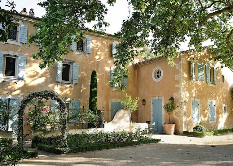 Baumanière Les Baux-de-Provence, Les Baux-de-Provence