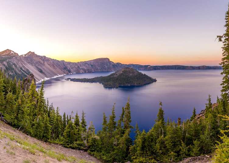 Sunset above Crater Lake 