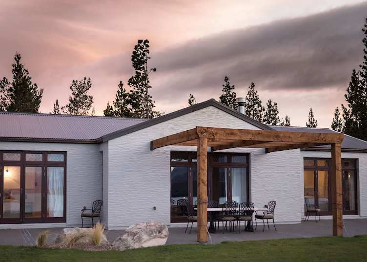 Ashley Mackenzie Villa at Sunrise, Mount Cook Lakeside Retreat, Twizel