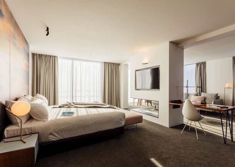 Superior Corner Suite