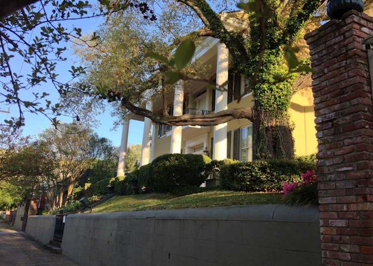 Anchuca Historic Mansion and Inn