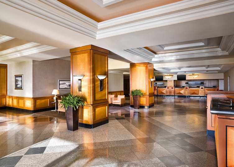 Sheraton On The Falls-Lobby
