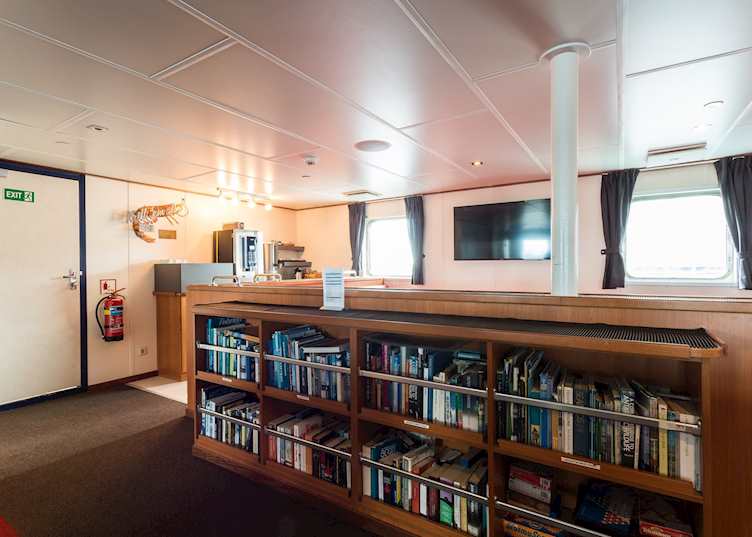 Observation lounge, bar and library, M/V Ortelius
