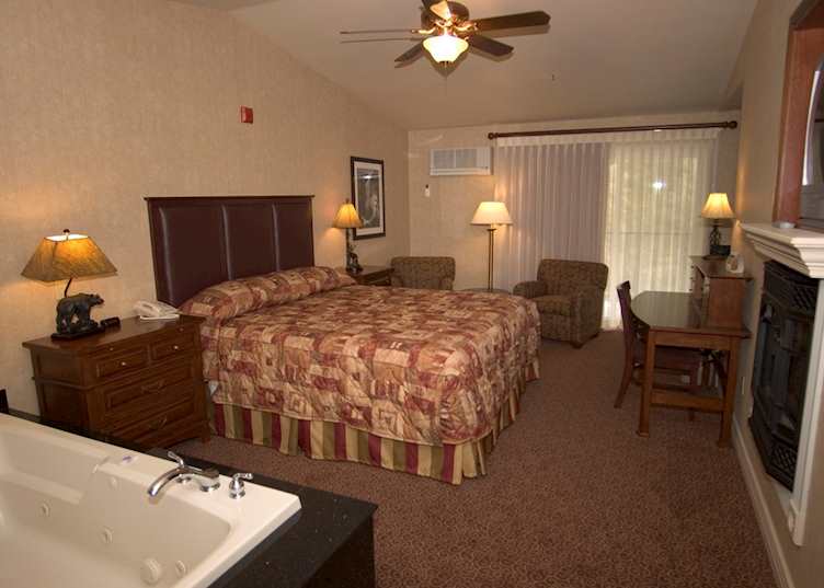 King Spa room, Yosemite View Lodge