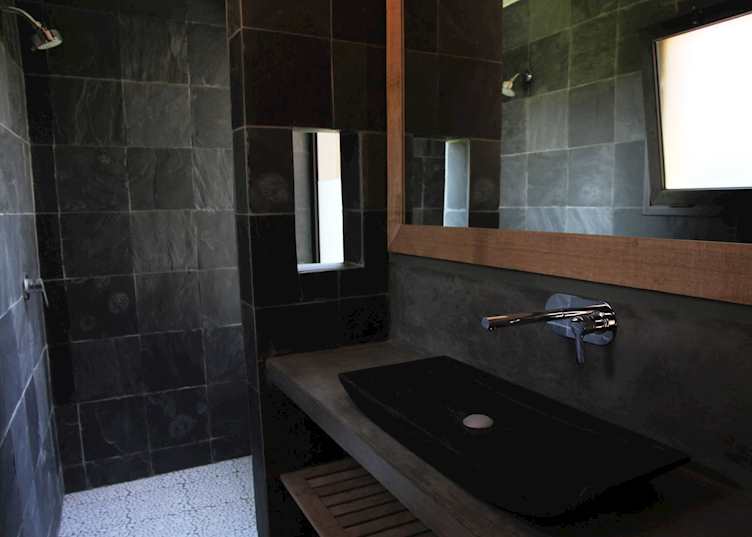 Mantadia Lodge Bathroom