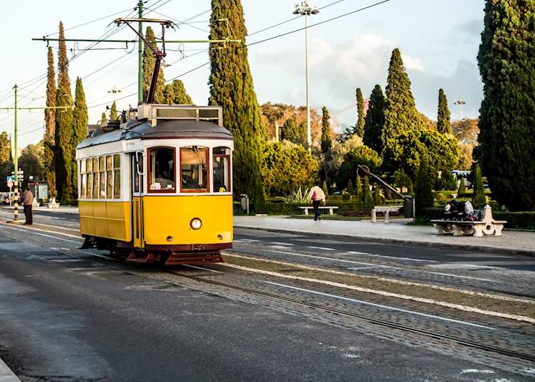 Yellow tram, Belém 