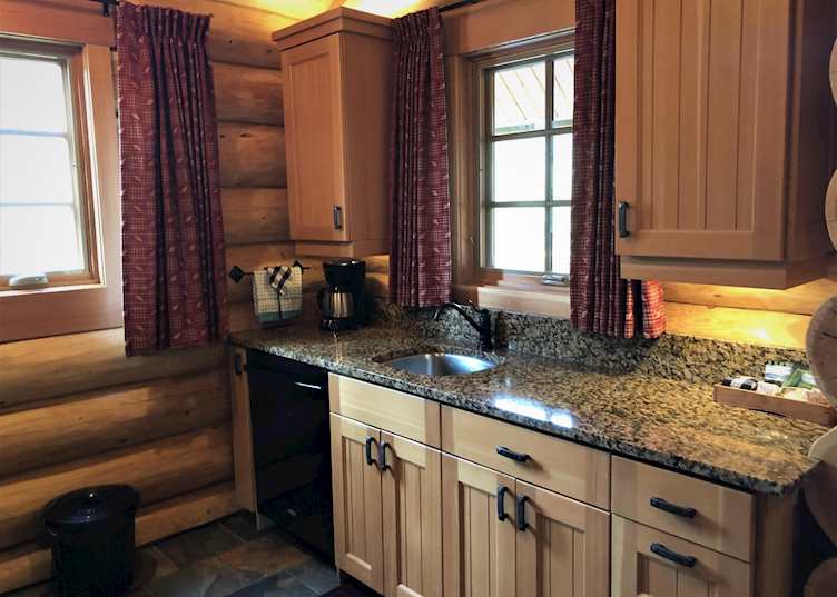 Alpine Village Cabin Resort, Jasper