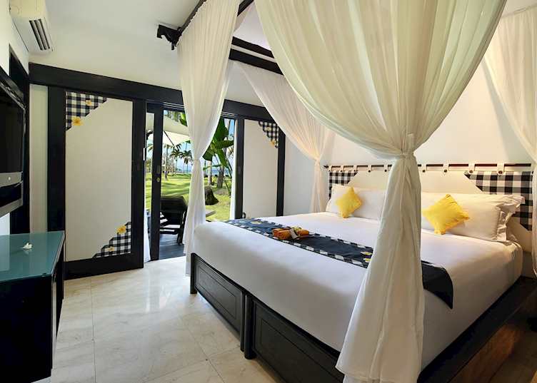 Deluxe Ocean Room 