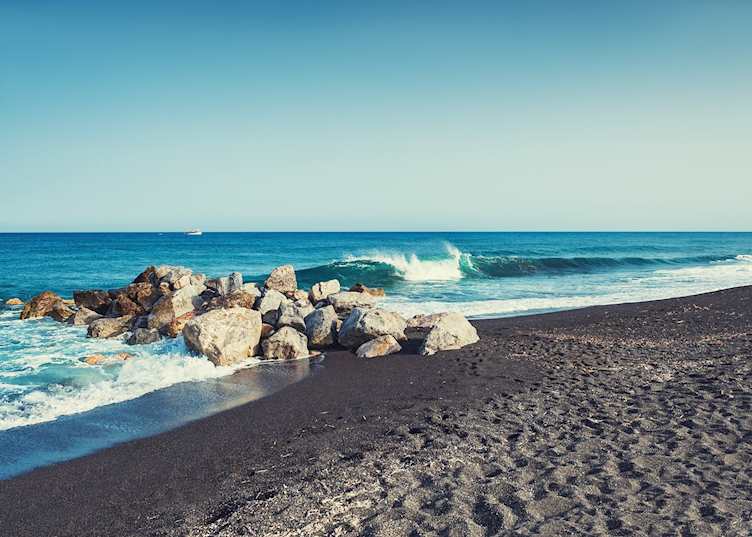 Perissa beach
