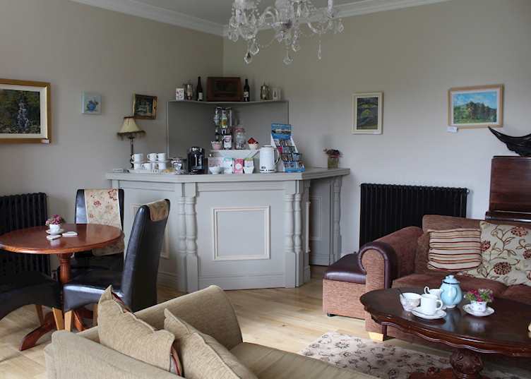 Lounge at Glen House