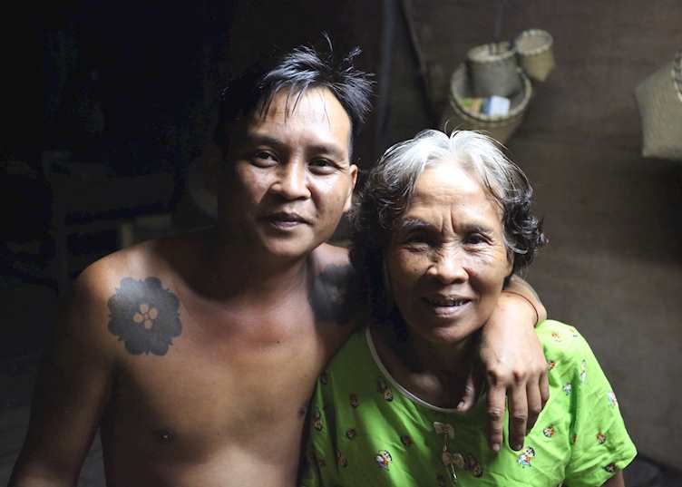 Lemanak village tribal mother and son