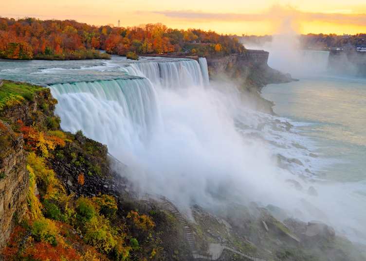 Niagara Falls in autumn, Ontario