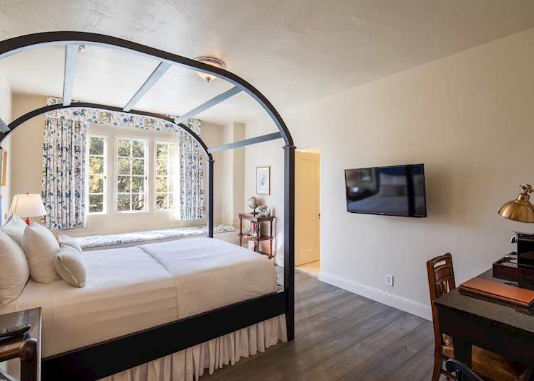 L’Auberge Carmel, Deluxe Peek View Queen