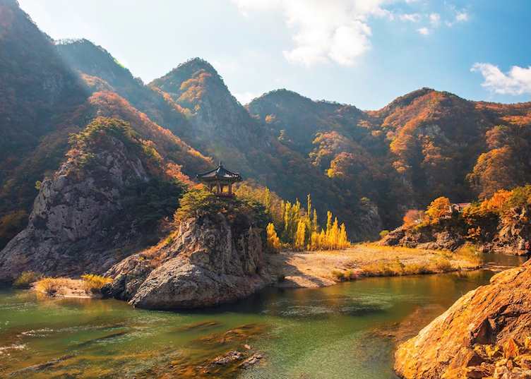 Wolryubong Fall, Yeongdong-gun