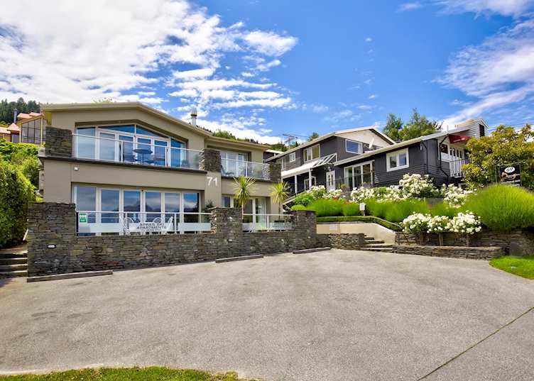 Queenstown House B&B Exterior