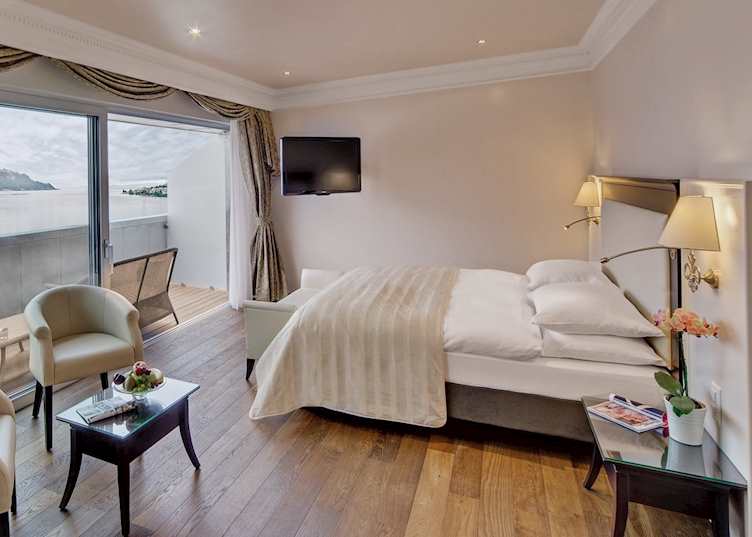 Executive suite with lake views, Grand Hotel Suisse Majestic