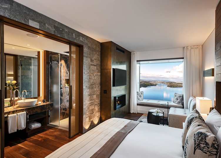 Deluxe room at Bürgenstock Hotel