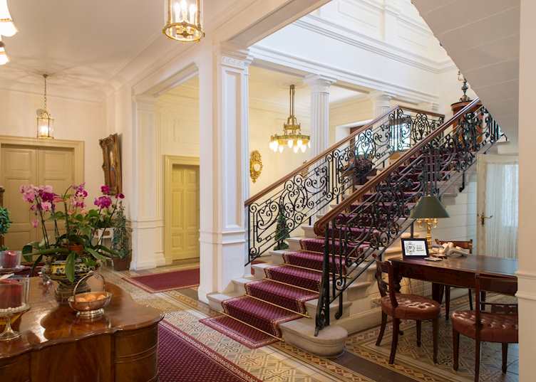 Belle Epoque reception and lobby