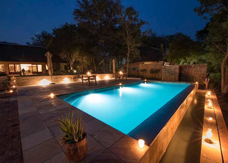 Pool area, Shumbalala Game Lodge, Thornybush Private Game Reserve