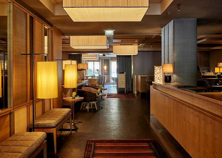 Louis Hotel, Lobby