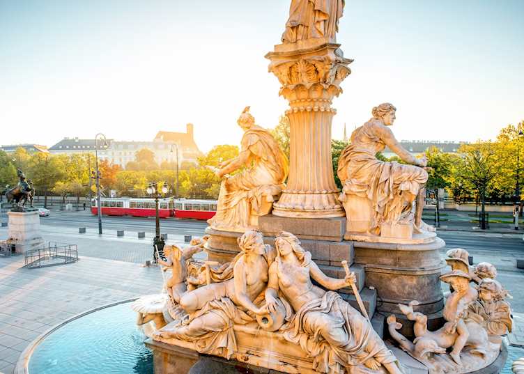 Athena statue in front of Austrian Parliament