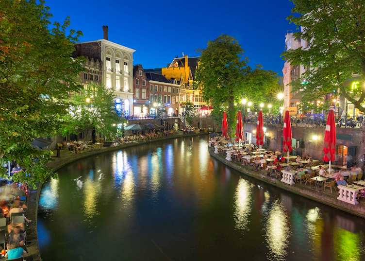 Utrecht's canals by night