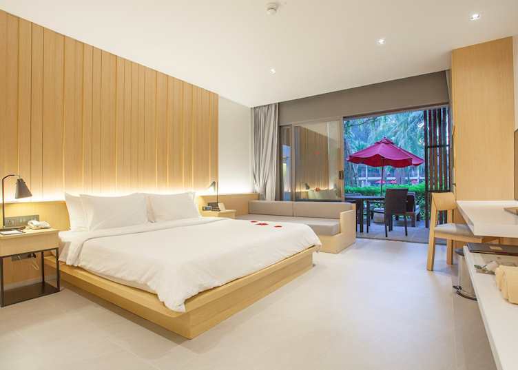 Deluxe Lanai room