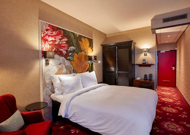 Classic Room in English style decor