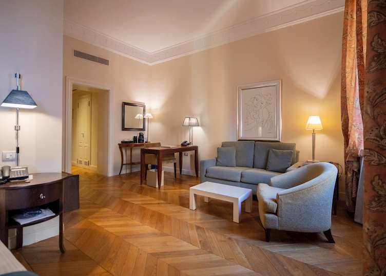 Junior suite, Luxe Rose Garden Hotel