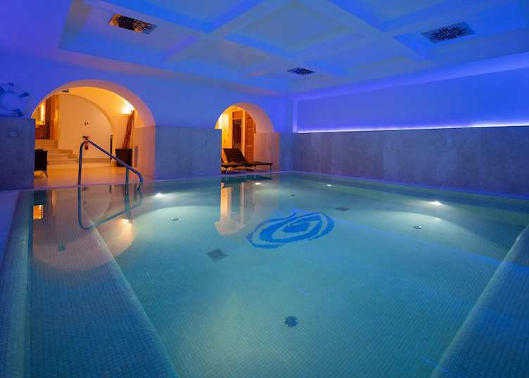 Pool, Luxe Rose Garden Hotel