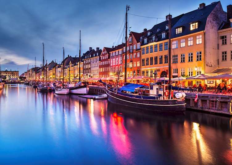Nyhavn at night